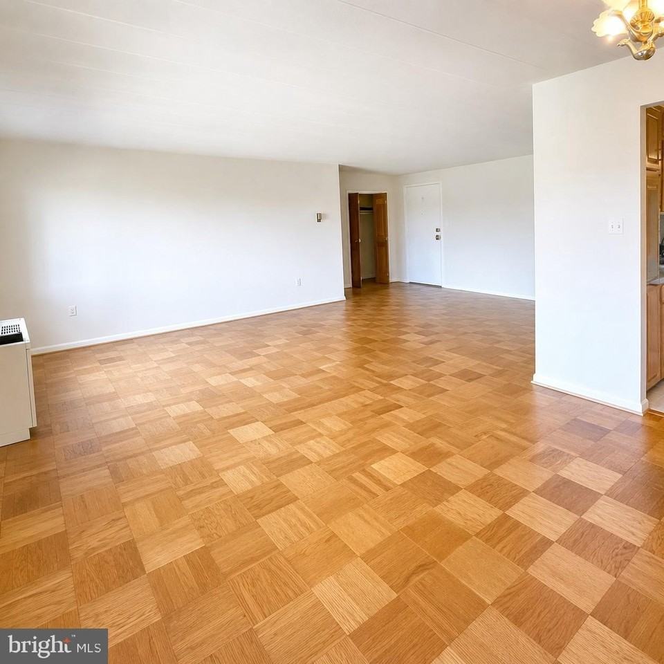 4800 Chevy Chase Dr - Photo 7 of 29