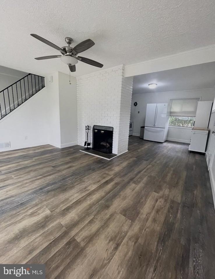 5700 Stillwell Rd - Photo 5 of 19
