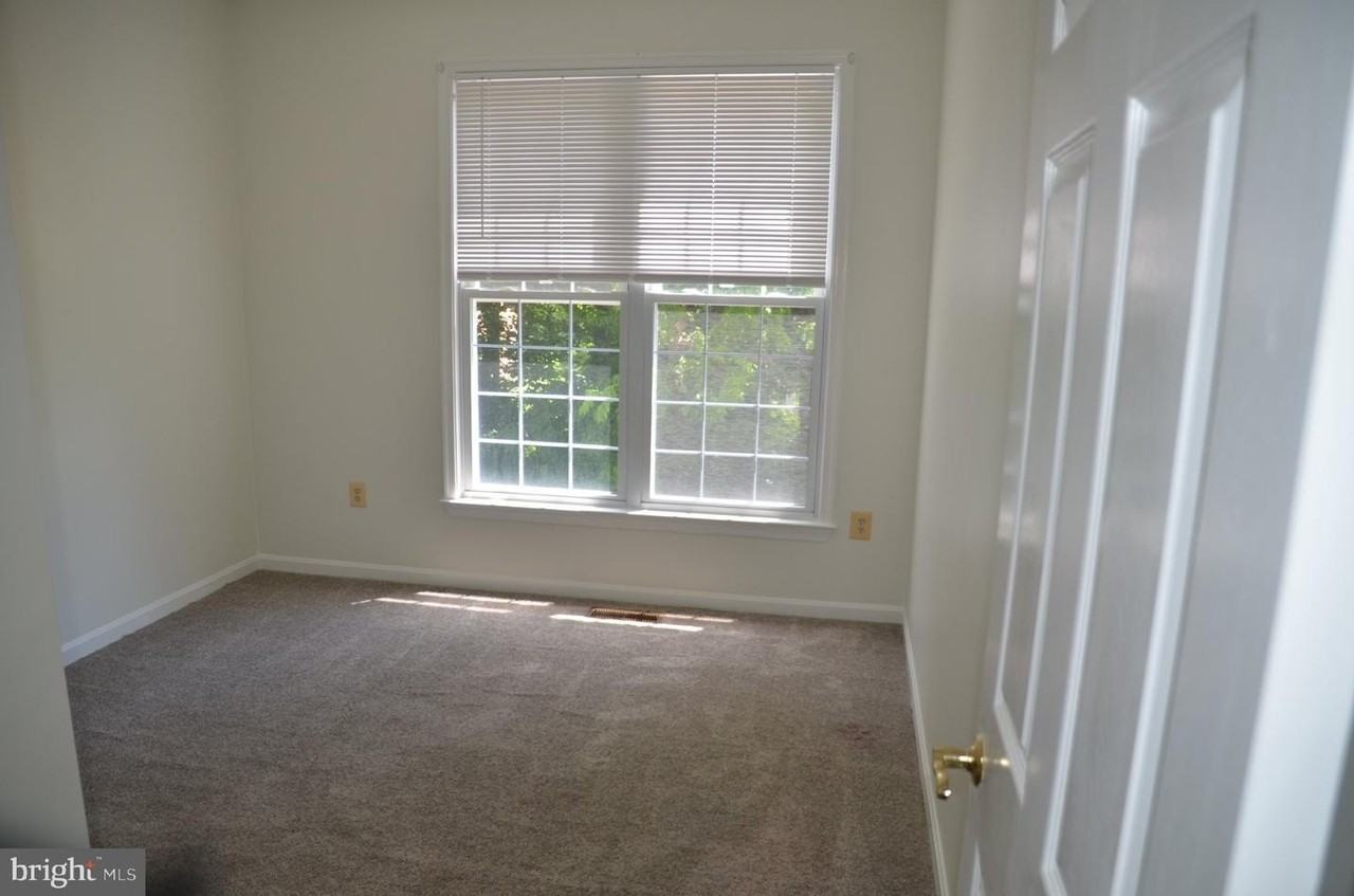 406 Longdraft Rd - Photo 6 of 24