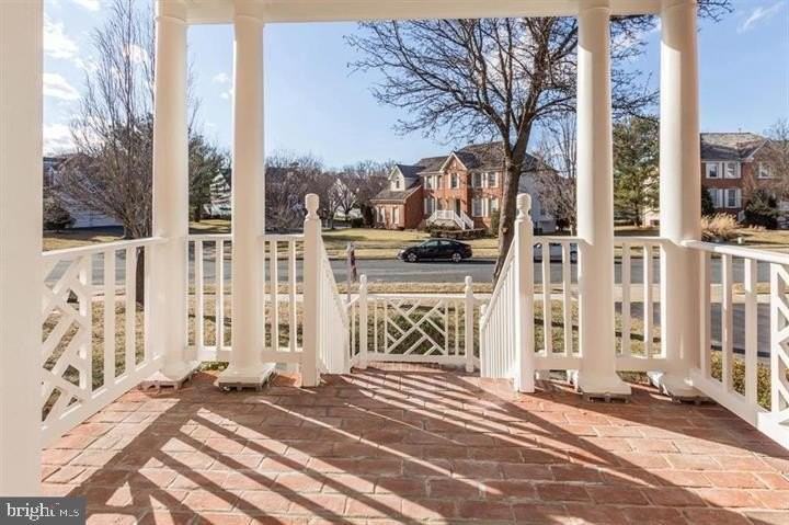 14213 Floral Park Dr - Photo 2 of 35
