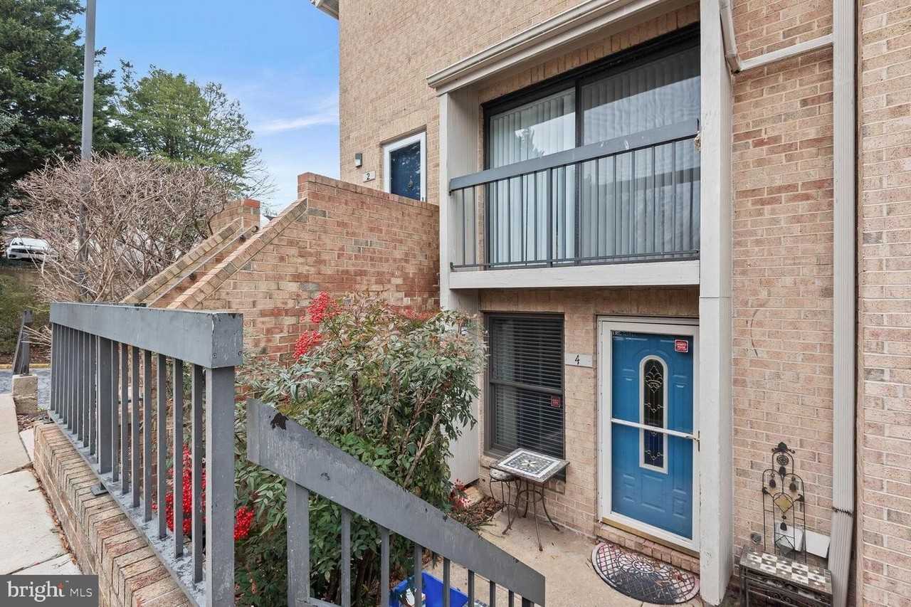 4 Dudley Ct - Photo 2 of 34