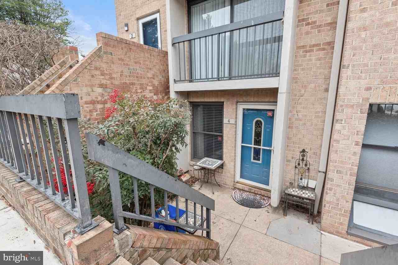 4 Dudley Ct - Photo 3 of 34