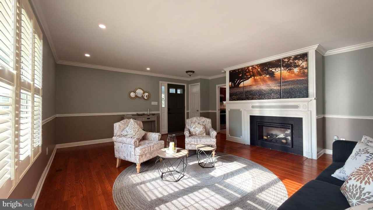 8613 Leonard Dr - Photo 2 of 26