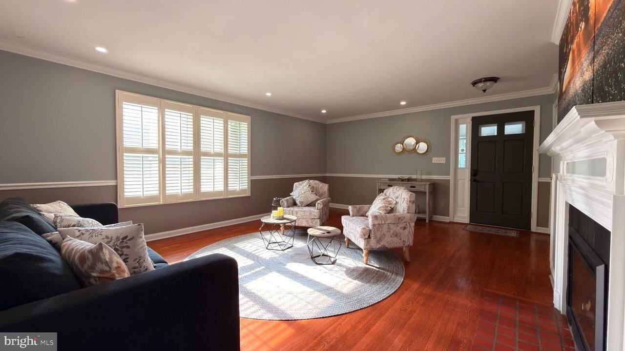 8613 Leonard Dr - Photo 3 of 27