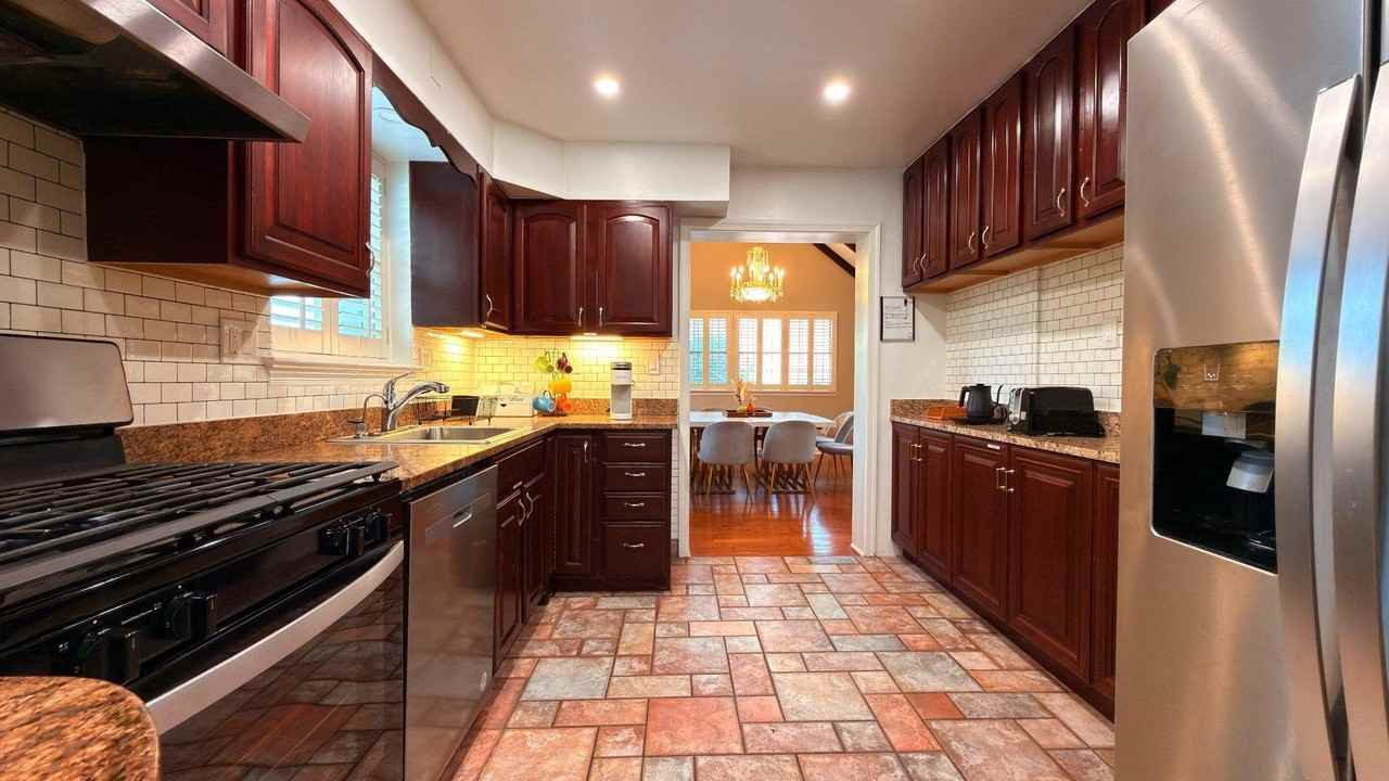 8613 Leonard Dr - Photo 5 of 26