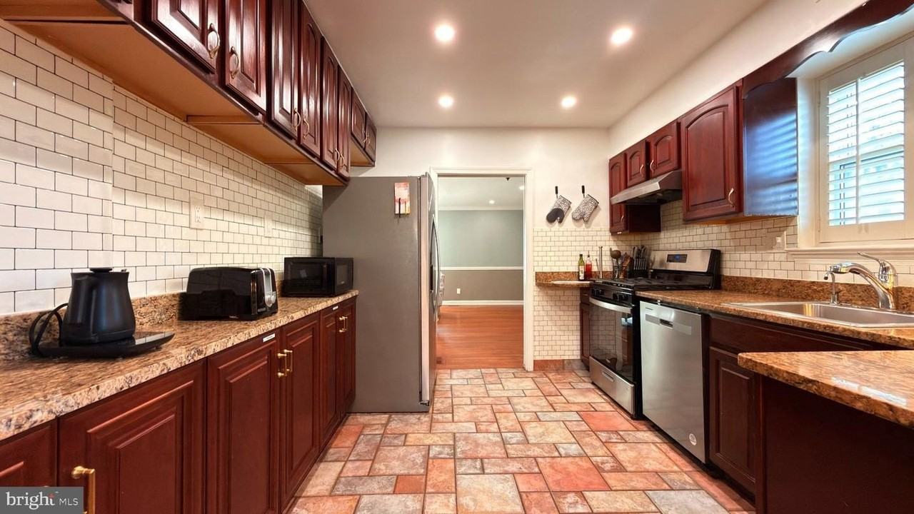 8613 Leonard Dr - Photo 6 of 26