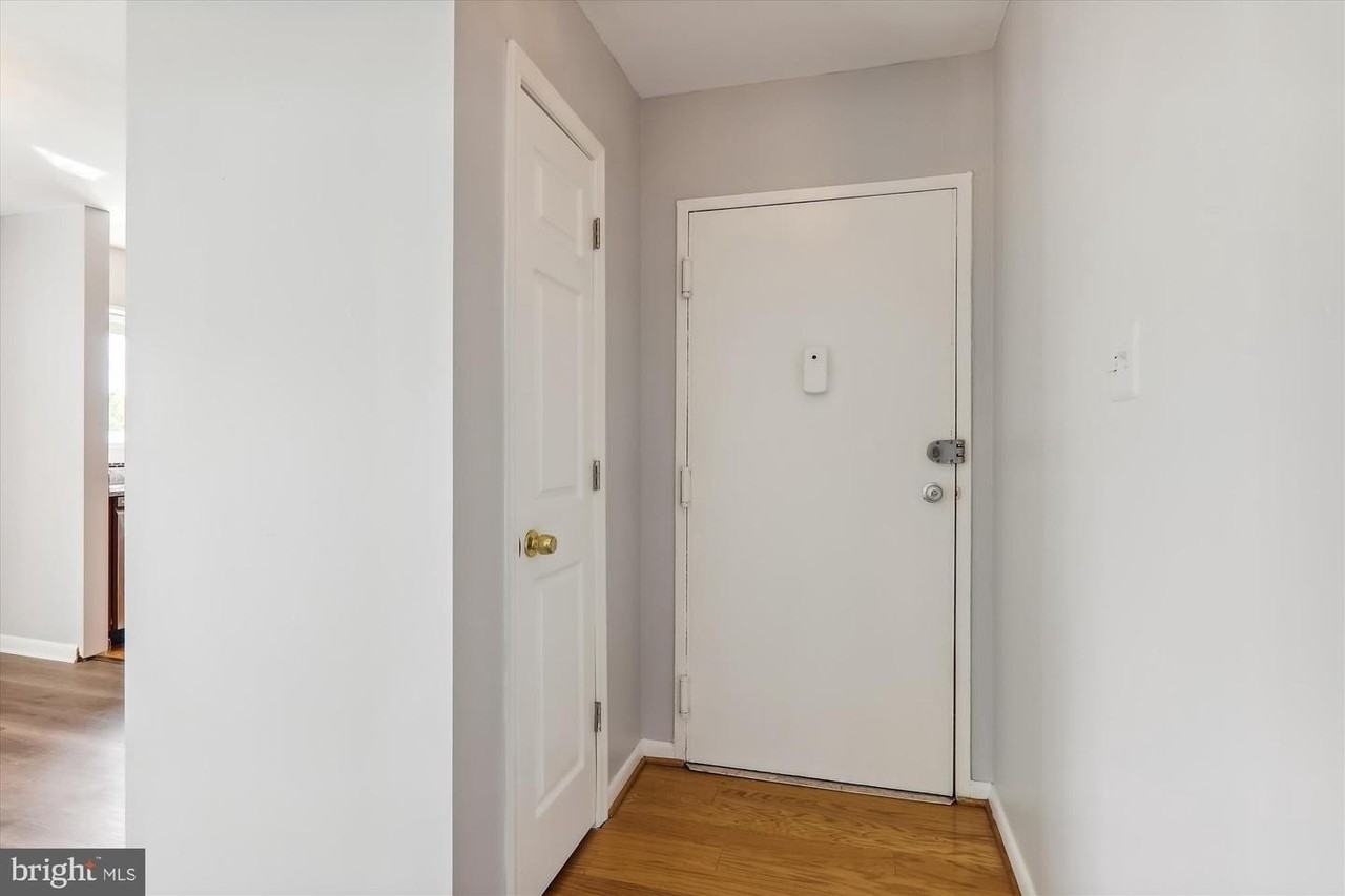 10631 Montrose Ave - Photo 6 of 50