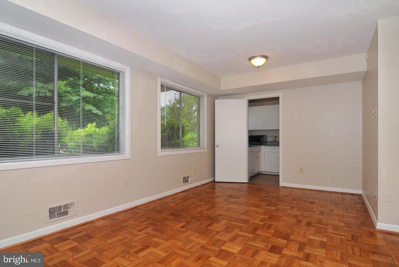 10618 Kenilworth Ave - Photo 4 of 10