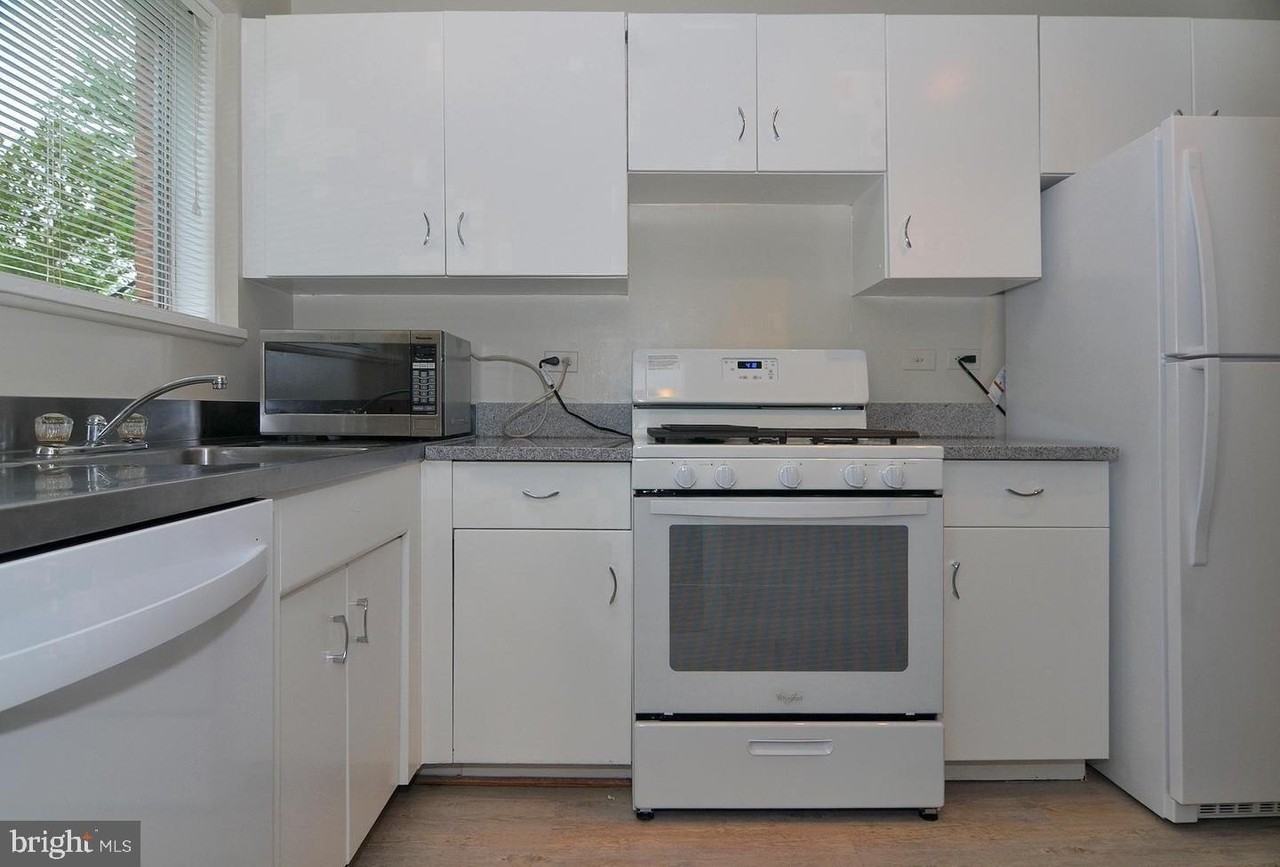 10618 Kenilworth Ave - Photo 6 of 10