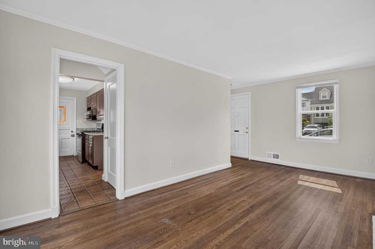 7823 Marion Ln - Photo 6 of 34