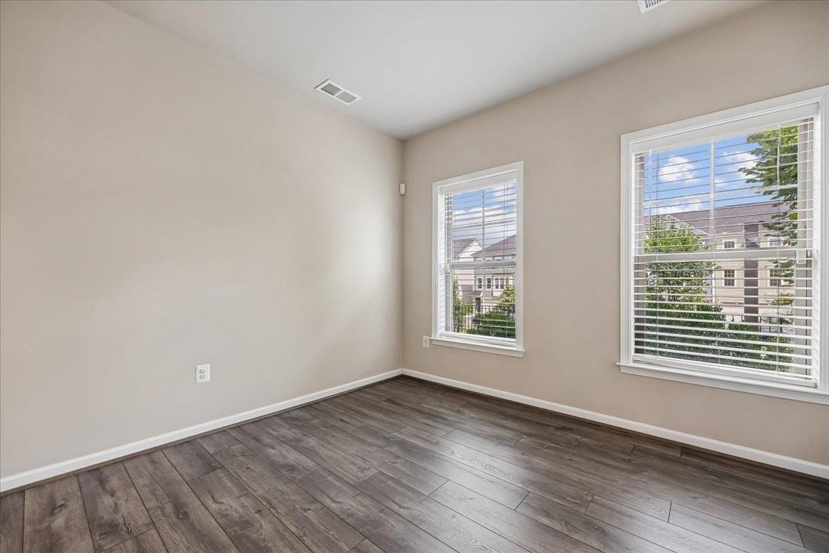 14319 Potomac Heights Ln - Photo 3 of 29