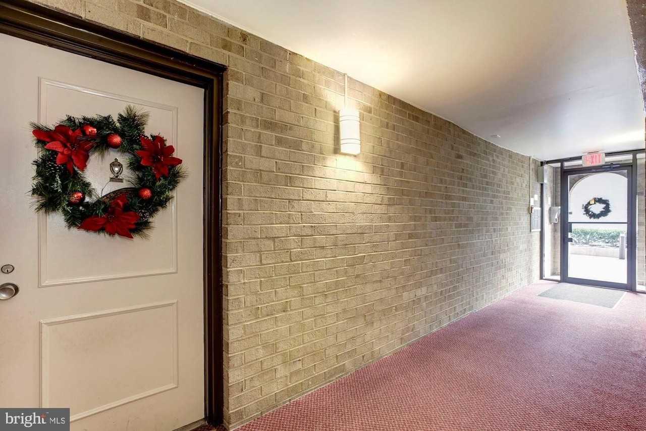 150 Monroe St - Photo 3 of 34