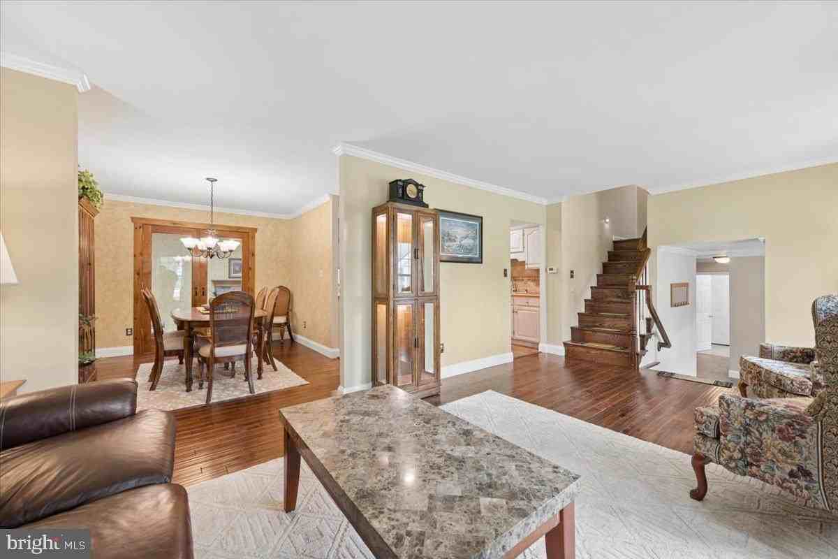 19829 Spurrier Ave - Photo 7 of 50