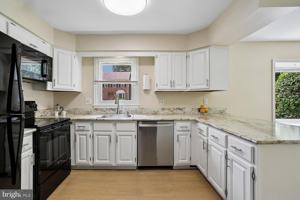 featured image of 7561 Heatherton Ln
