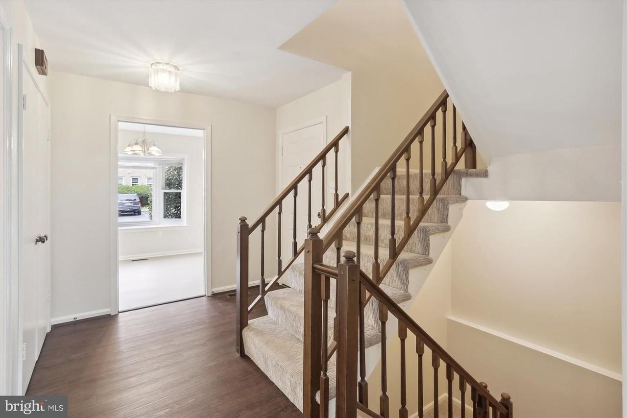 7561 Heatherton Ln - Photo 6 of 48
