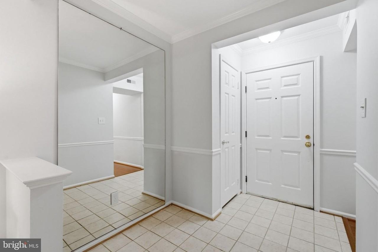 5705 Brewer House Cir - Photo 4 of 45