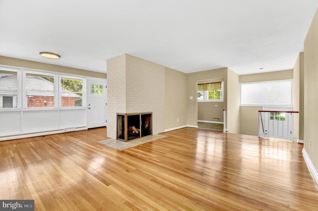 10228 Farnham Dr - Photo 7 of 35