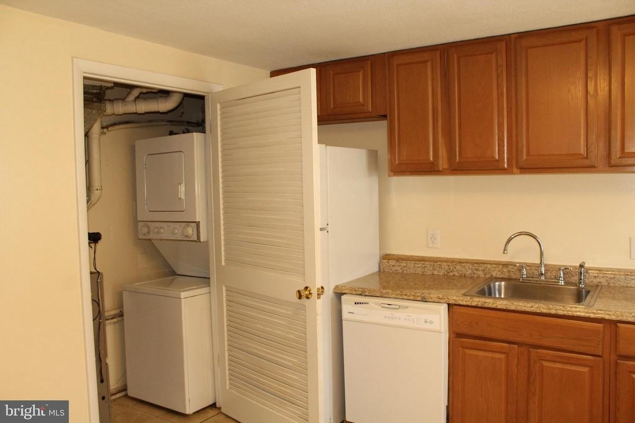 1769 Village Green Dr - Photo 4 of 21