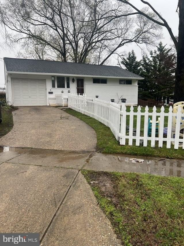 3 Lakecrest Cir