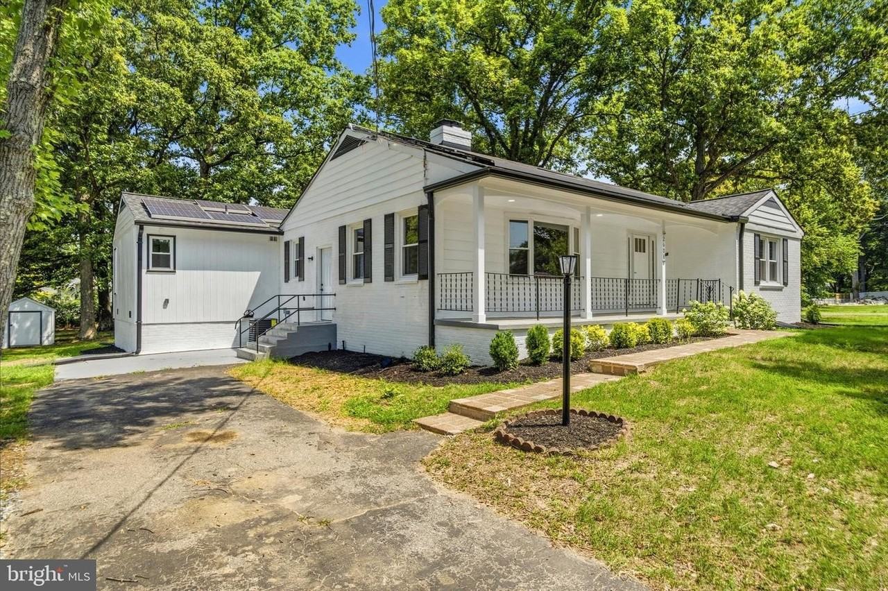 2608 Holly Dr - Photo 3 of 35
