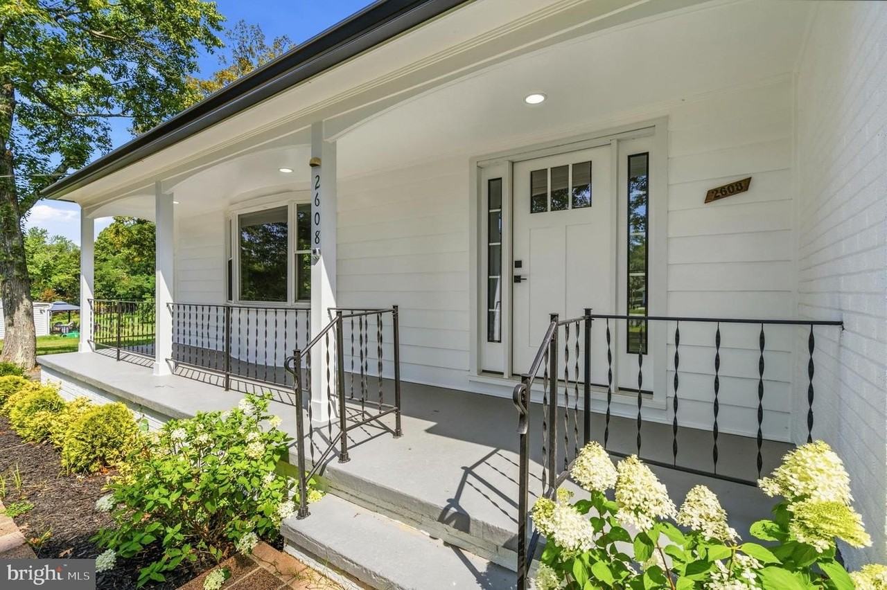 2608 Holly Dr - Photo 4 of 35