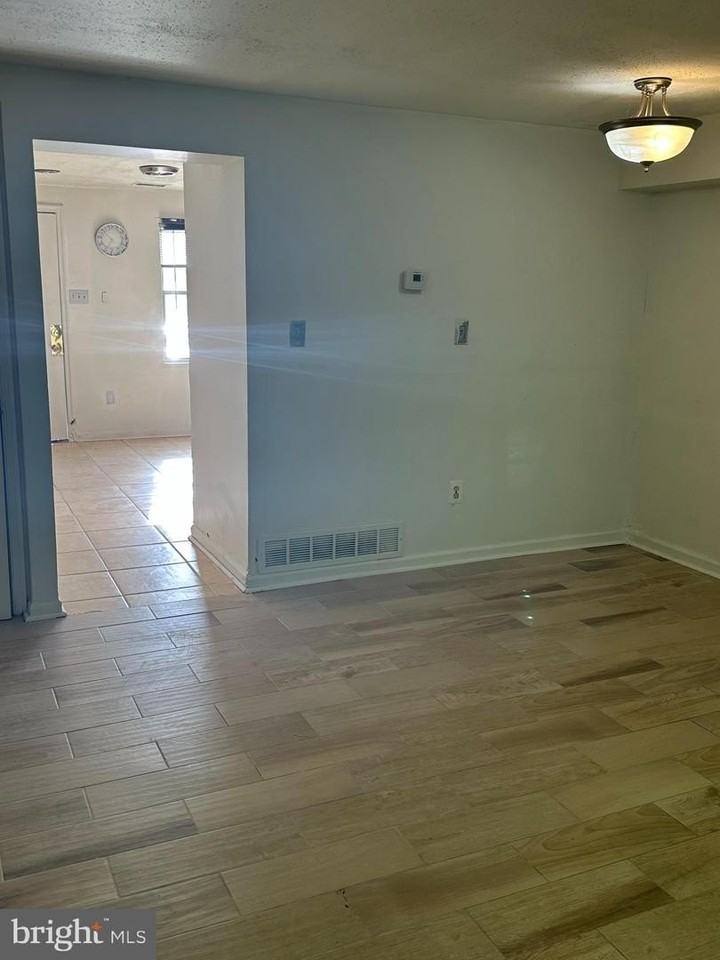 1805 Dutch Village Dr - Photo 5 of 11