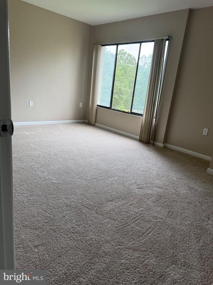 15607 Dorset Rd - Photo 3 of 5