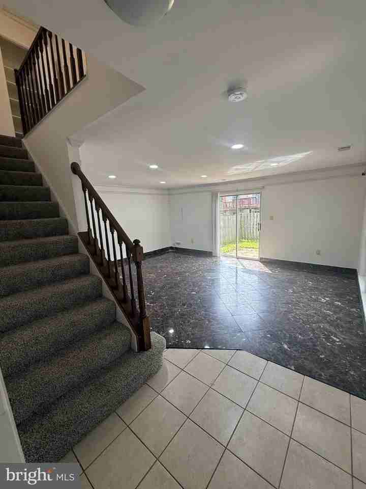 306 Hillside Ter - Photo 5 of 26