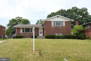 7104 Adelphi Rd - Photo 1 of 1