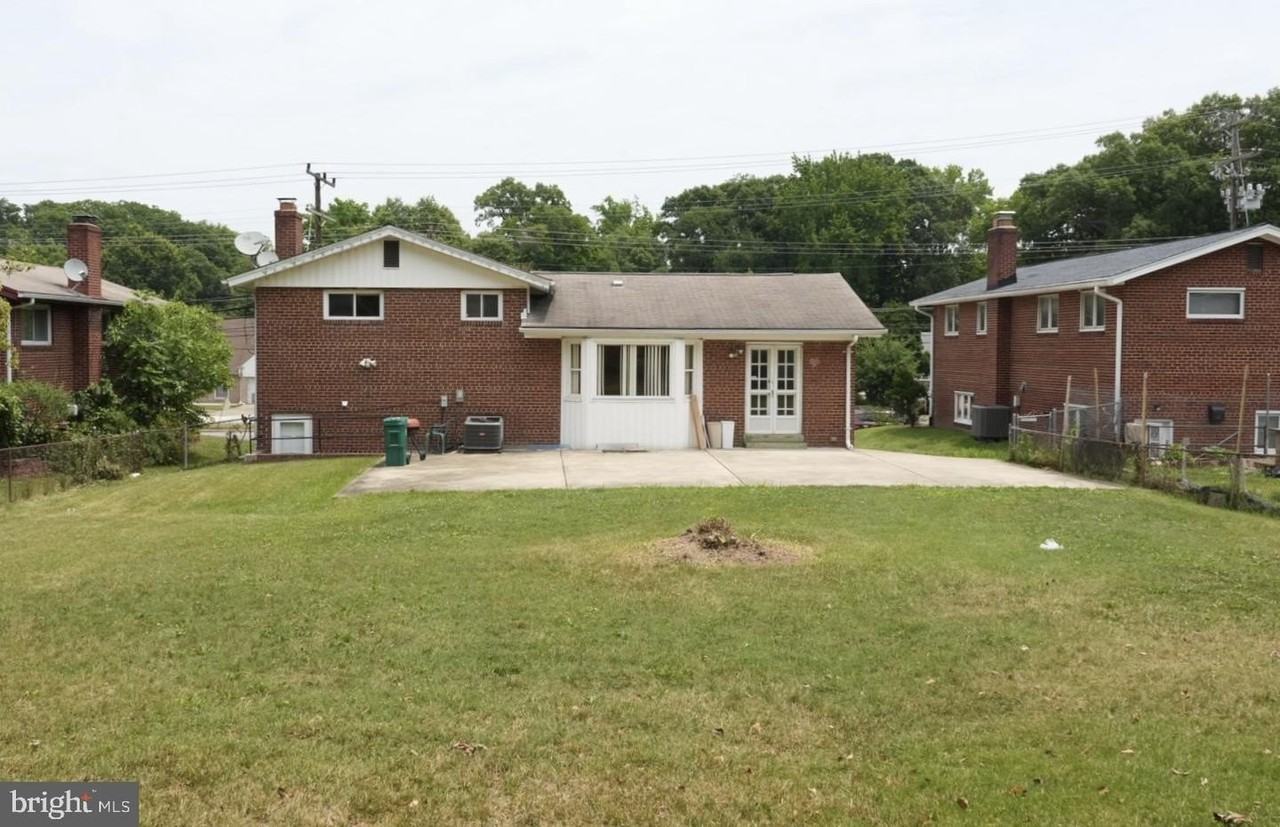 7104 Adelphi Rd - Photo 2 of 35