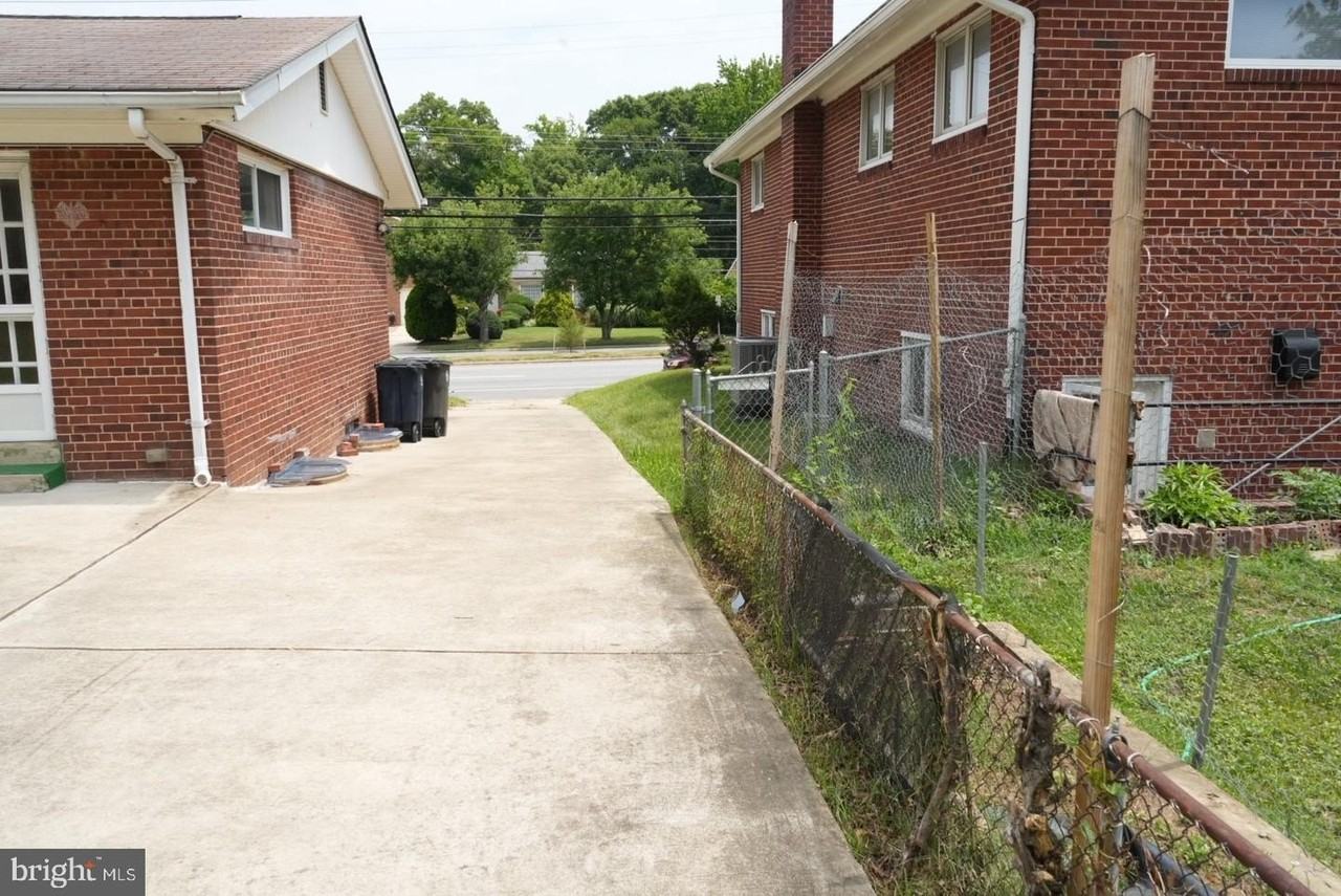 7104 Adelphi Rd - Photo 3 of 35