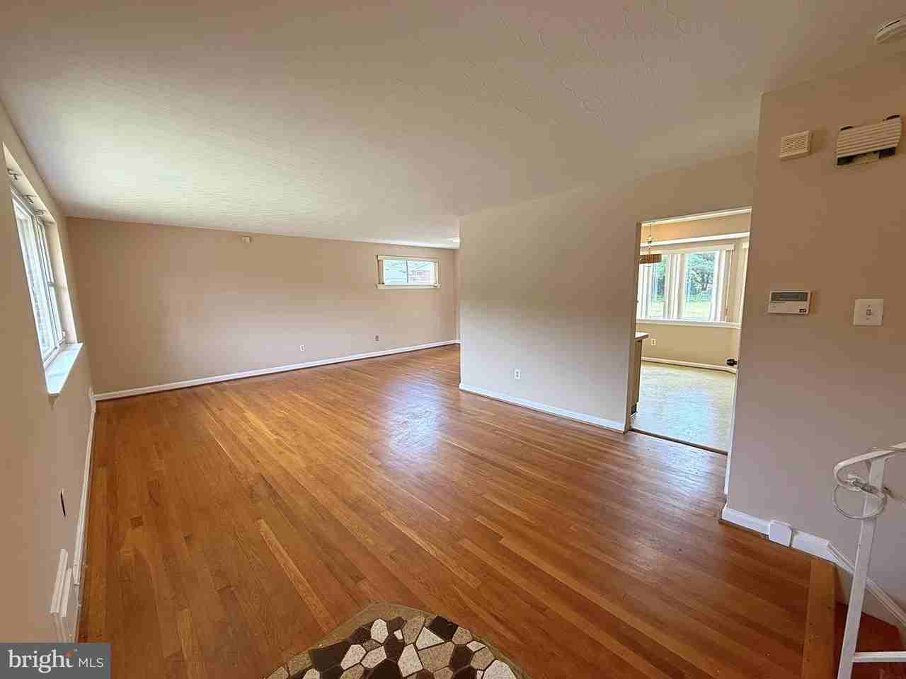 7104 Adelphi Rd - Photo 4 of 35