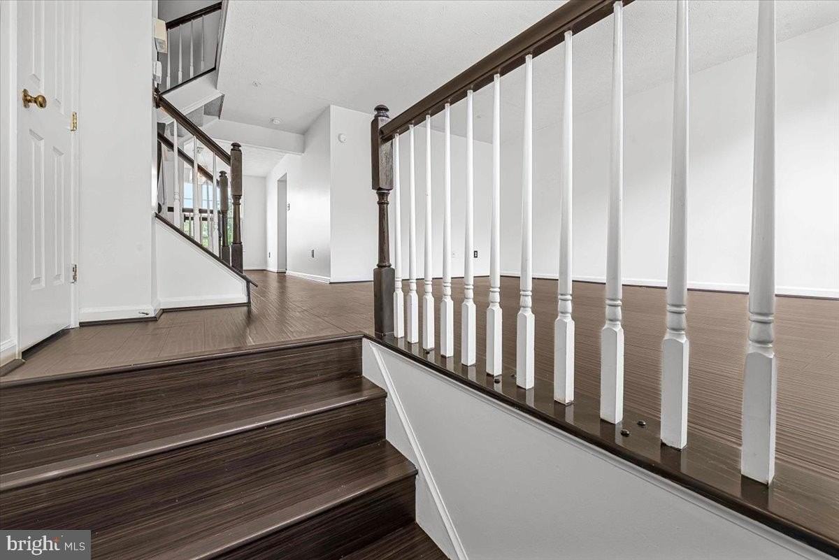 11304 Southlakes Dr - Photo 3 of 34