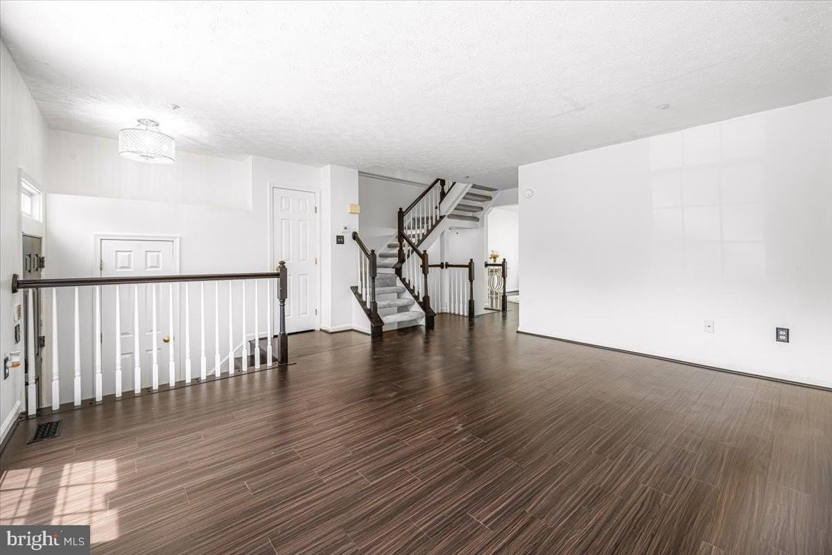 11304 Southlakes Dr - Photo 5 of 34