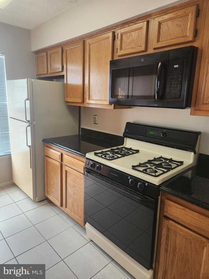 8941 Town Center Cir - Photo 7 of 10