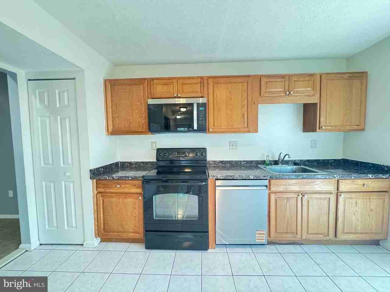 7233 Mill Creek Ct - Photo 7 of 30