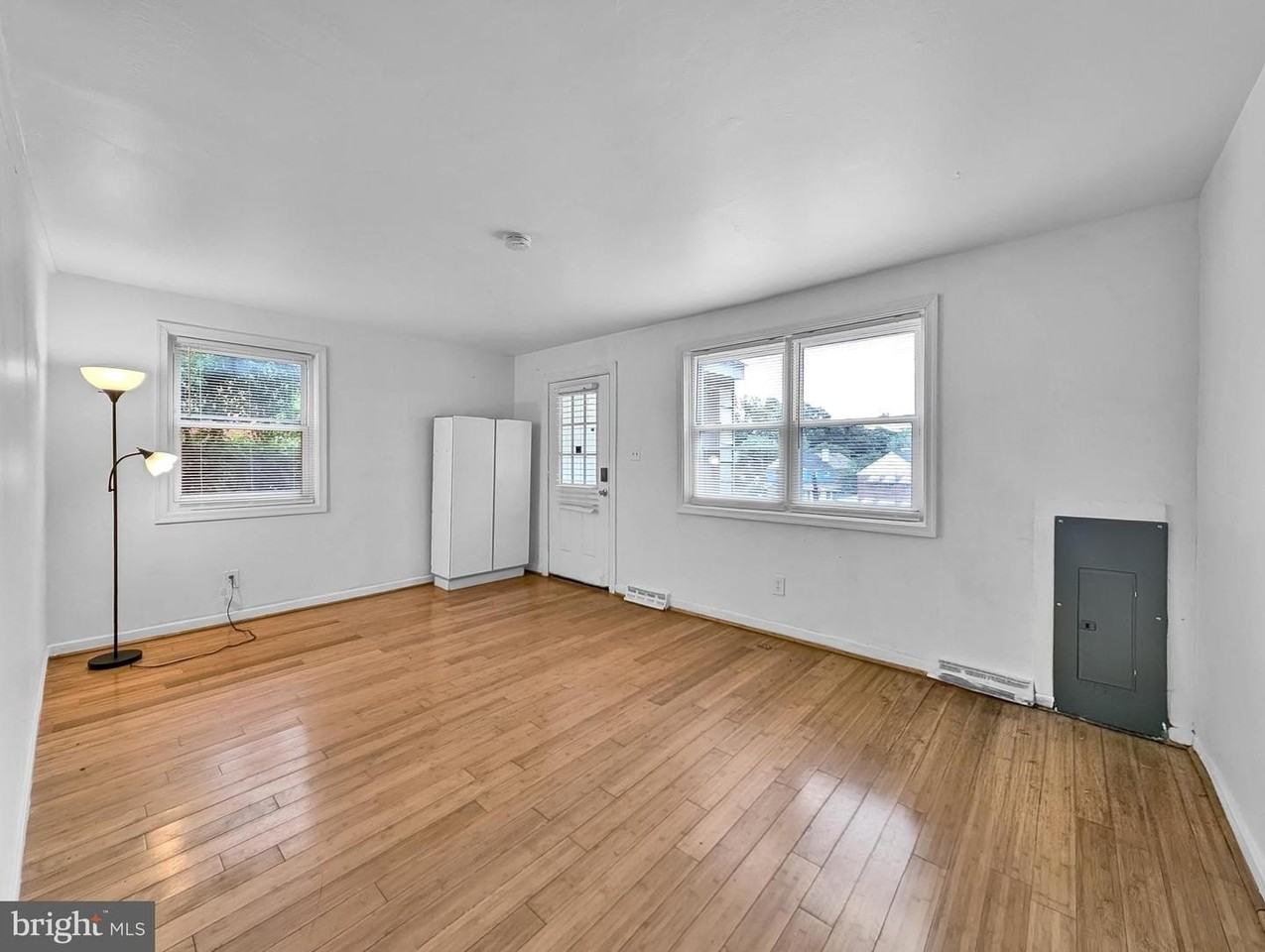 5540 60th Ave - Photo 2 of 26