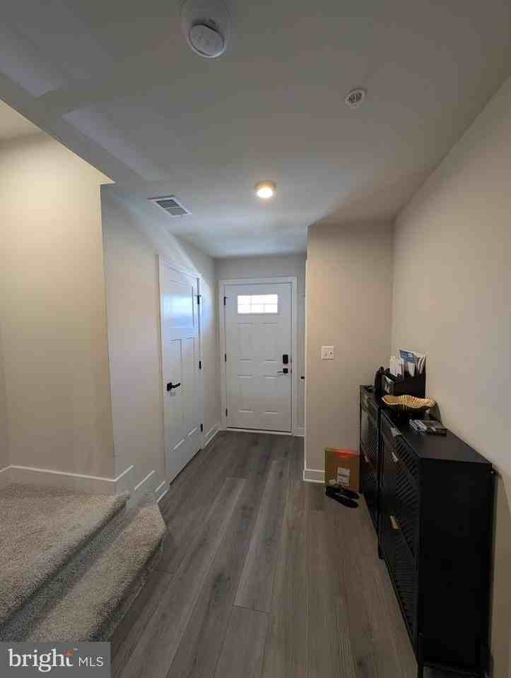 16141 Meadow Glenn Dr - Photo 2 of 20