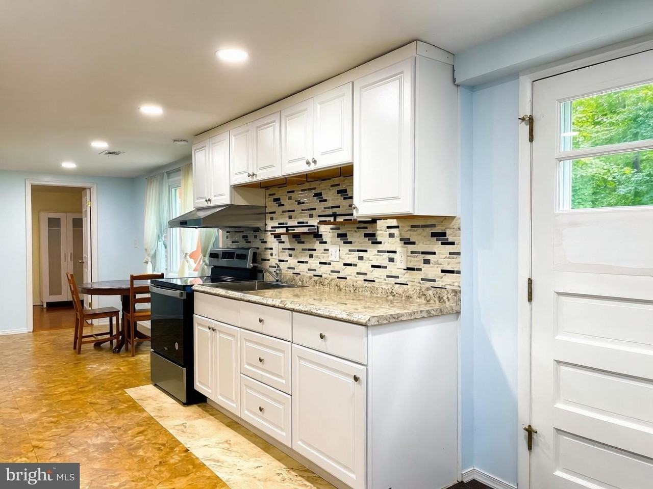 9122 Bridgewater St - Photo 4 of 11