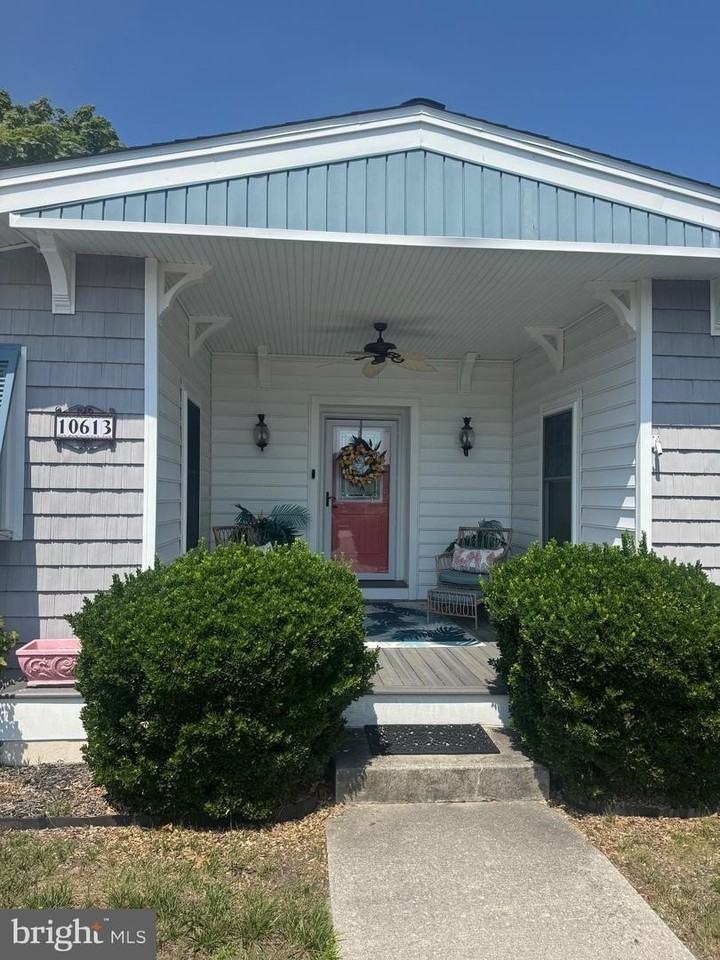10613 Shifting Sands Dr - Photo 2 of 38