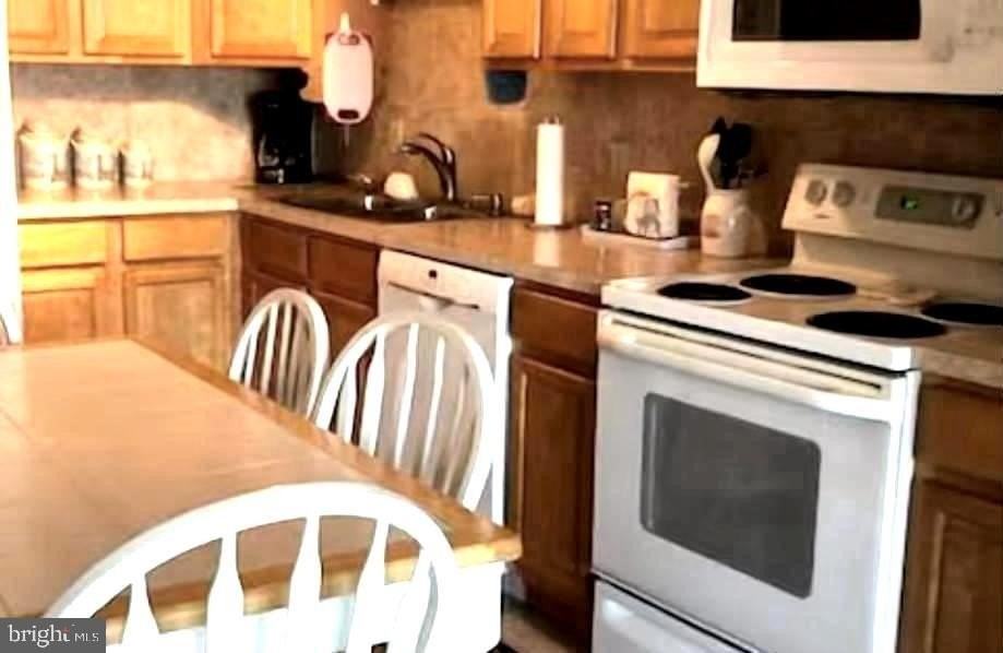 745 Mooring Rd - Photo 4 of 15