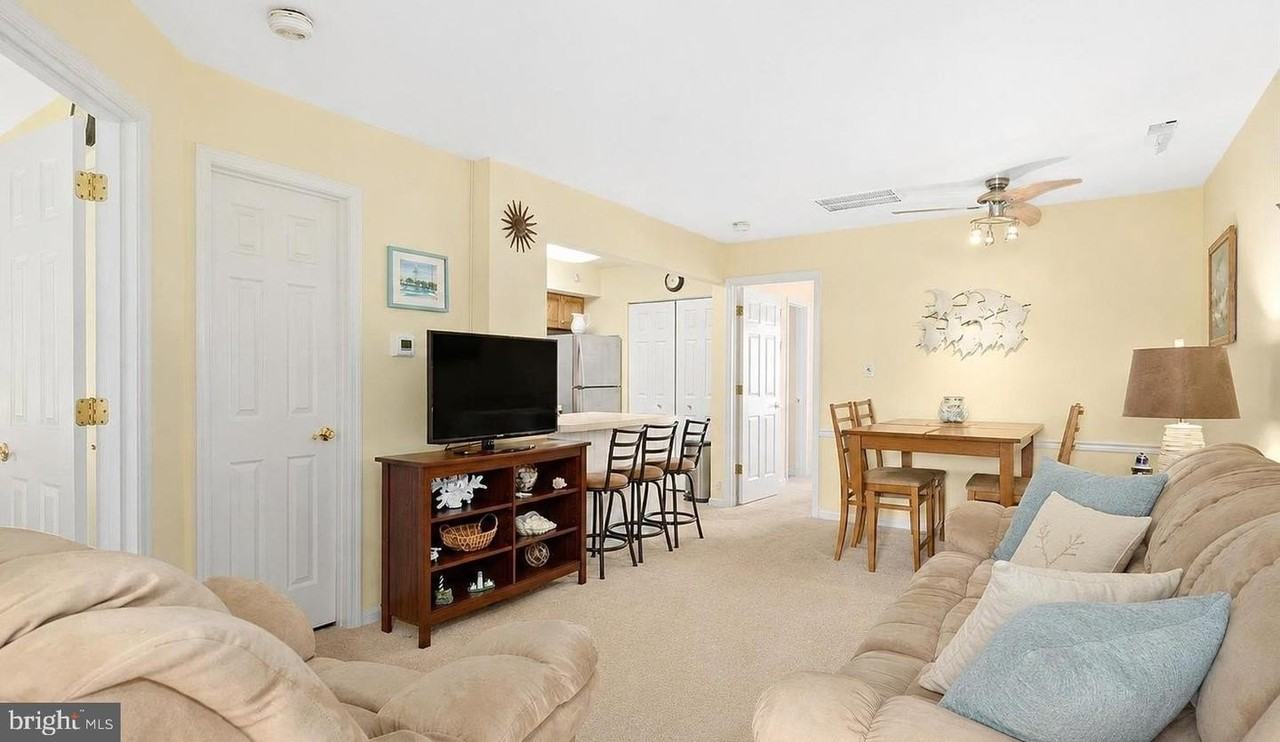 14301 Tunnel Ave - Photo 2 of 8