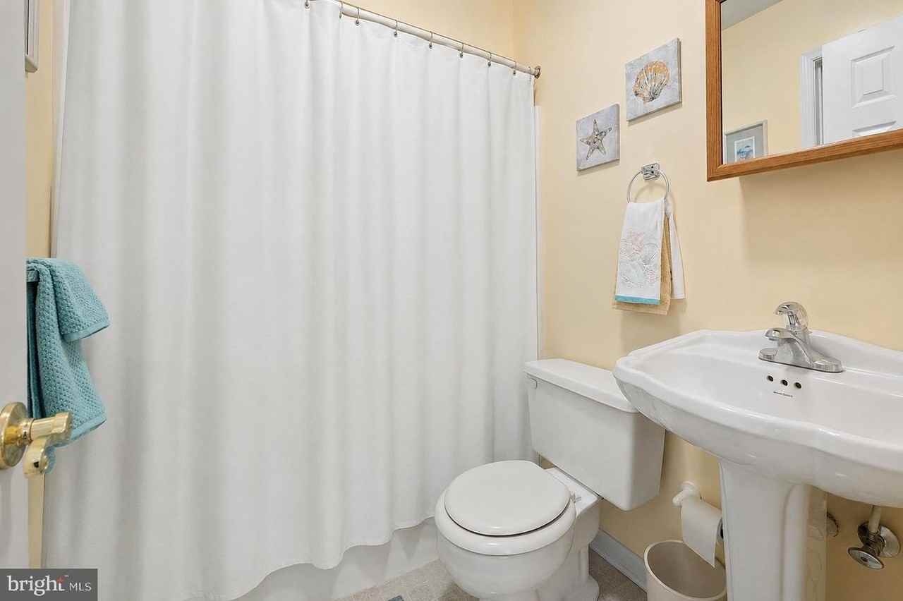 14301 Tunnel Ave - Photo 7 of 8
