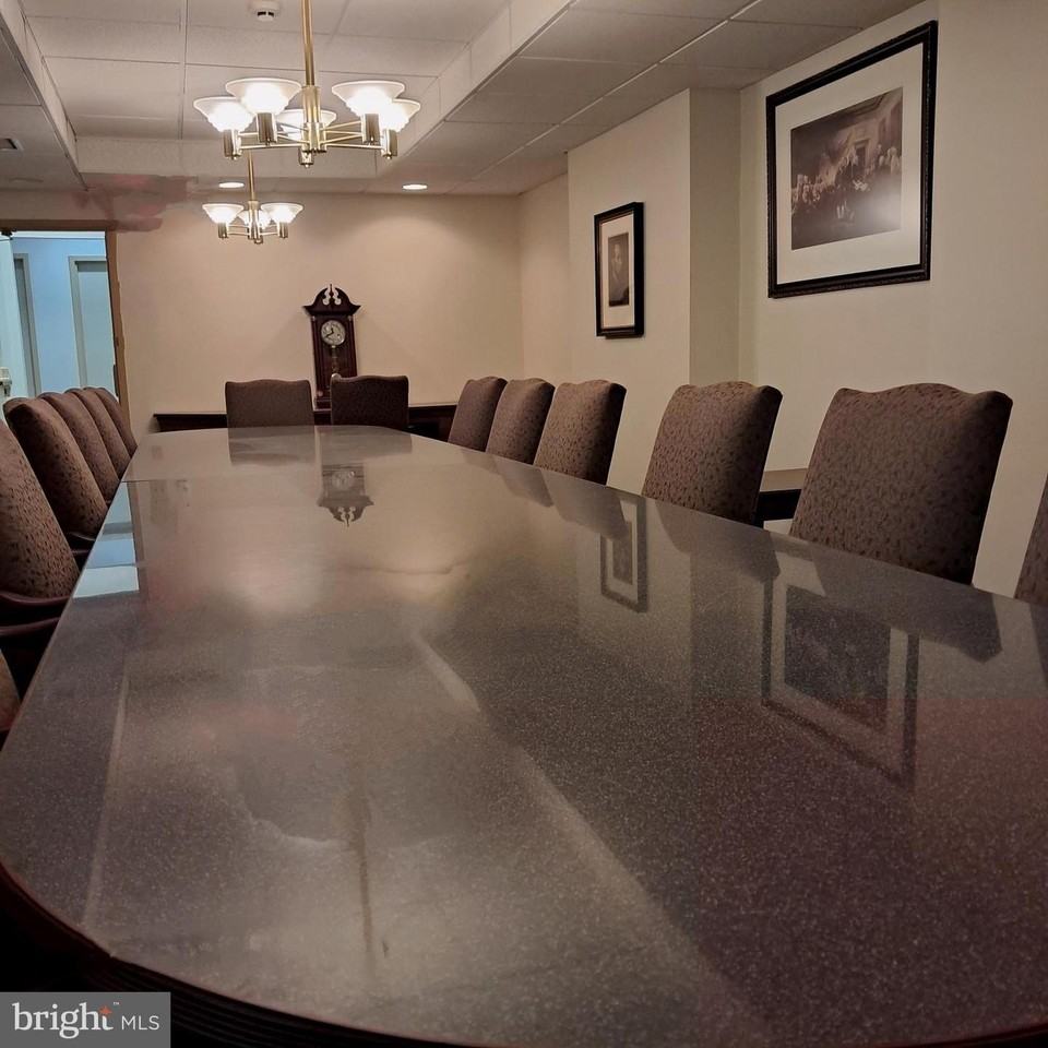 540 Court St - Photo 4 of 18