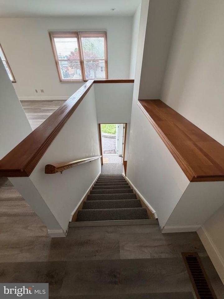 122 Glen Ave - Photo 2 of 19