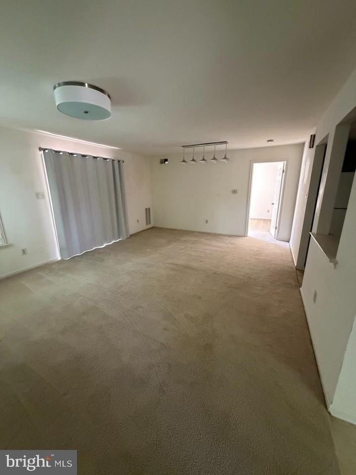 16024 Beacon Hill Dr - Photo 3 of 12