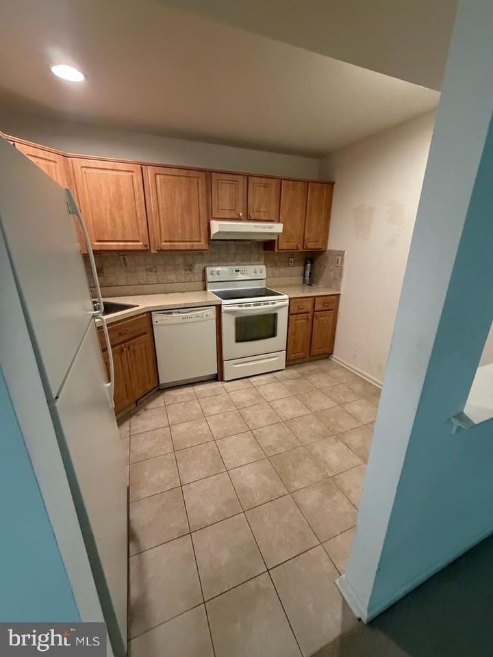 16024 Beacon Hill Dr - Photo 5 of 12