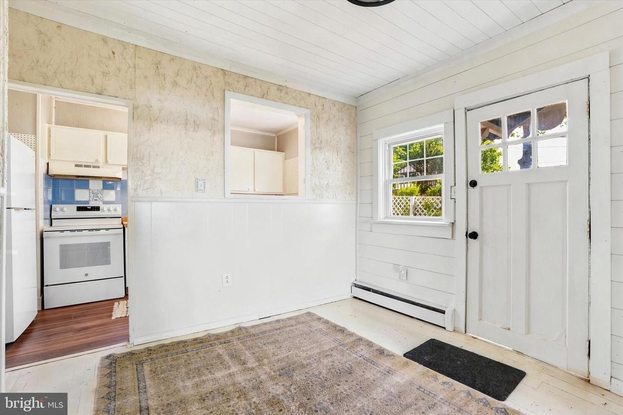7015 Riverview Ave - Photo 4 of 11