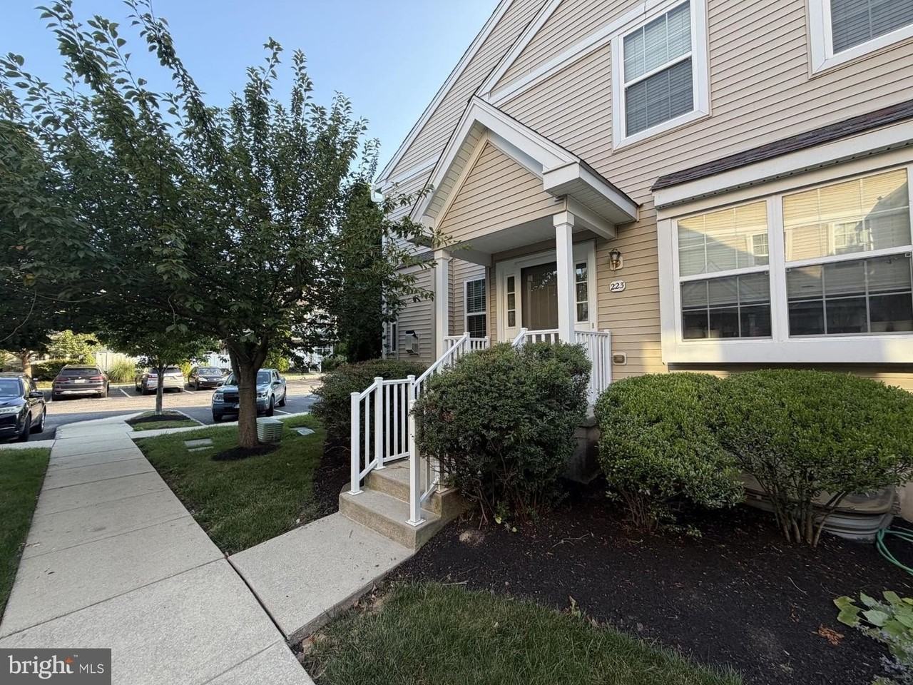 223 Flagstone Rd - Photo 2 of 27