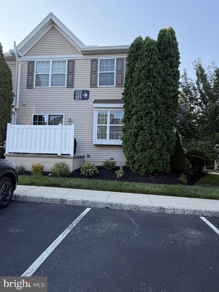 223 Flagstone Rd - Photo 5 of 27